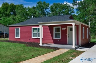 Building Photo - 908 Fairway Dr NW