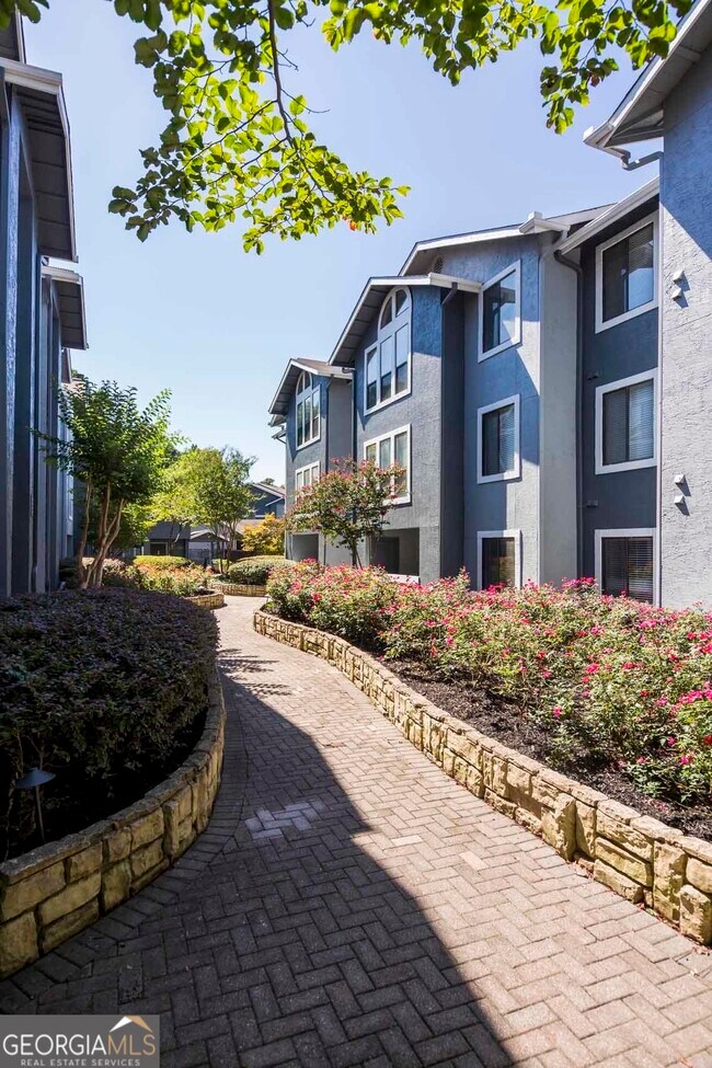 Building Photo - 6873 Peachtree Blvd