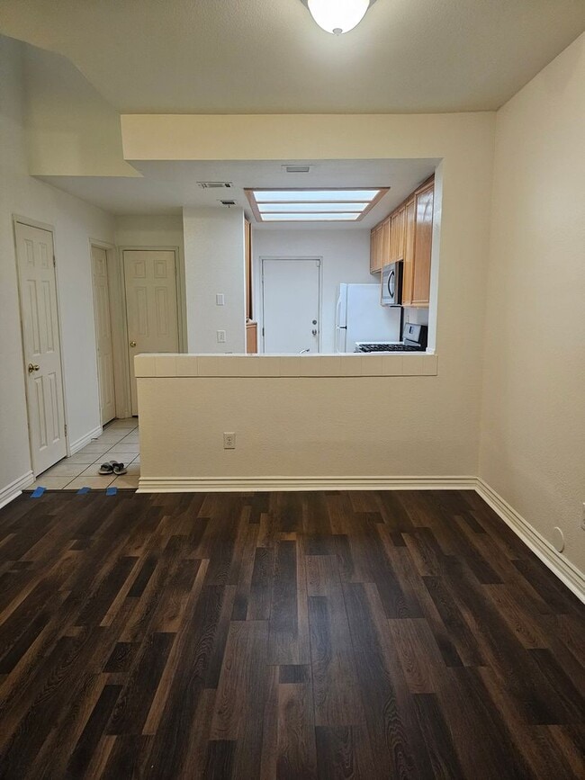 Building Photo - Gated Community~$2,595~ 2 Bed/2.5 Bath End Unit Townhome.