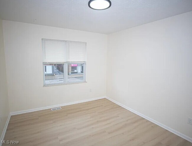 Building Photo - 2198 Noble Rd