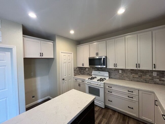Building Photo - 39265 Eternity Ln