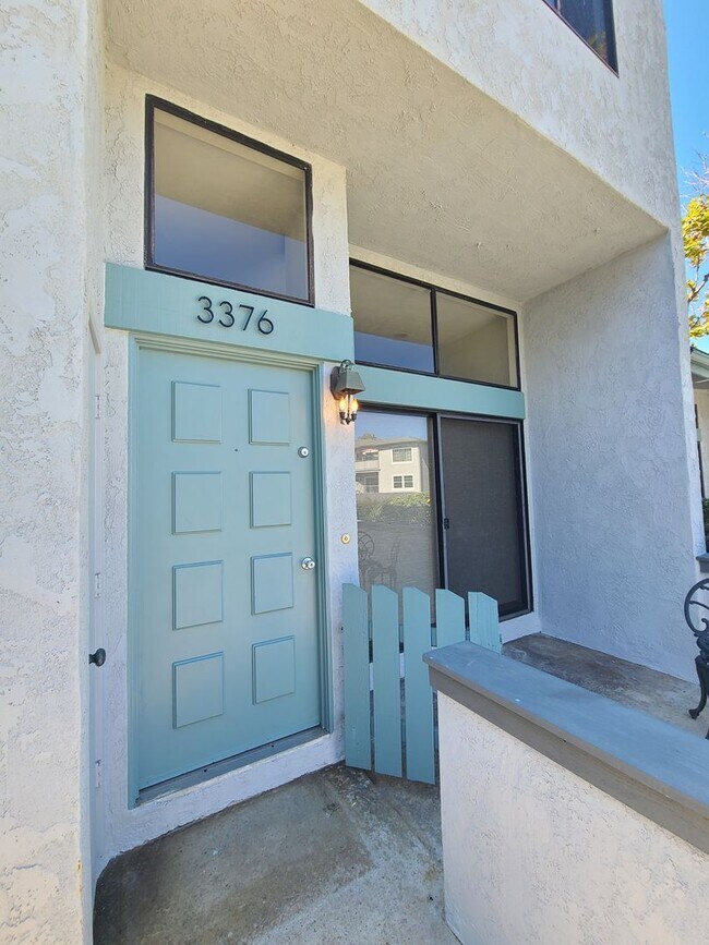 Primary Photo - Spacious and remodeled 2 Bed 2.5 baths in ...