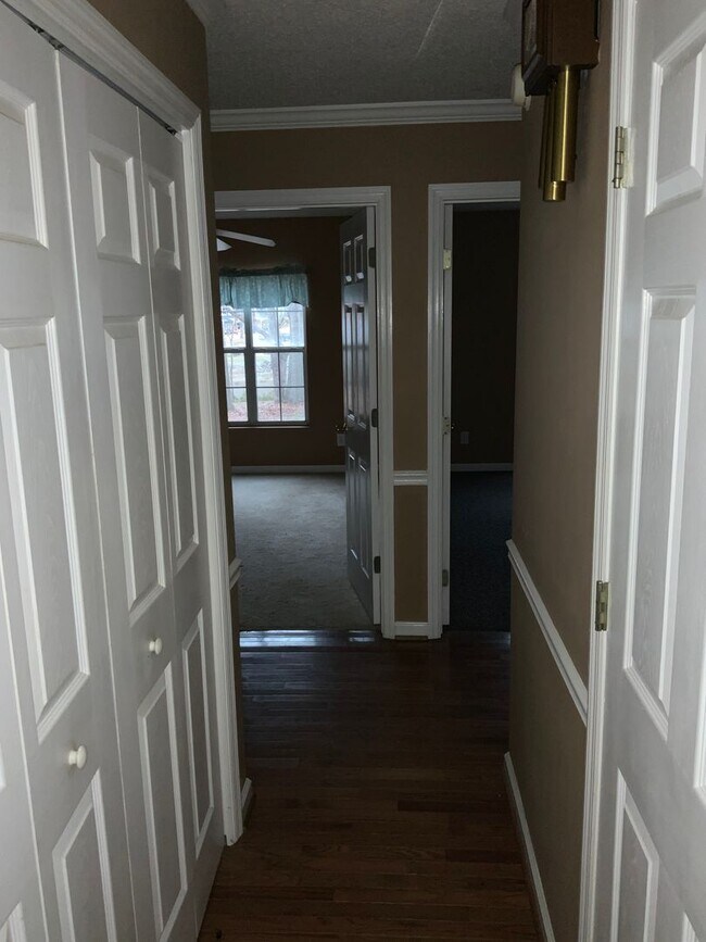 Building Photo - Coolant River Water Front 4 Bedrooms / 2 F...