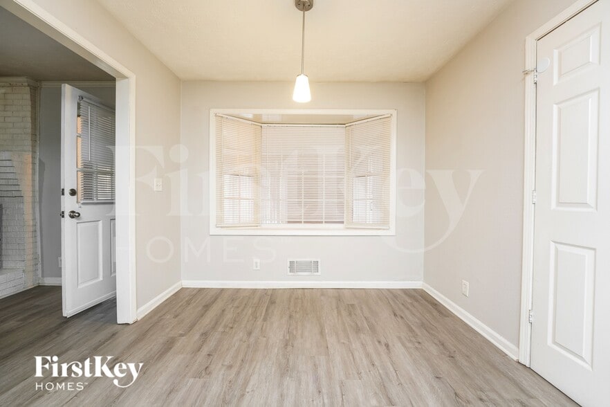 Building Photo - 4005 Huddersfield Dr SW