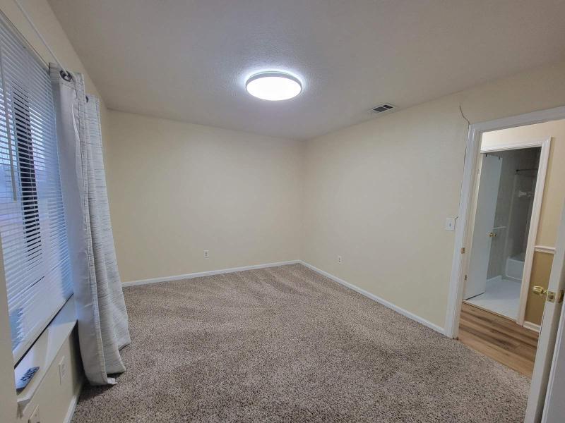 Building Photo - 3727 Greentree Pl