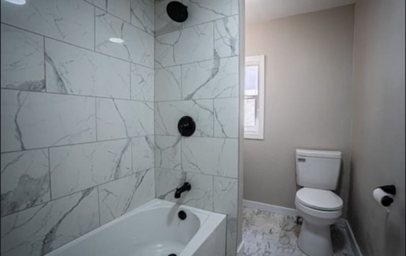 Building Photo - 619 W 7th St