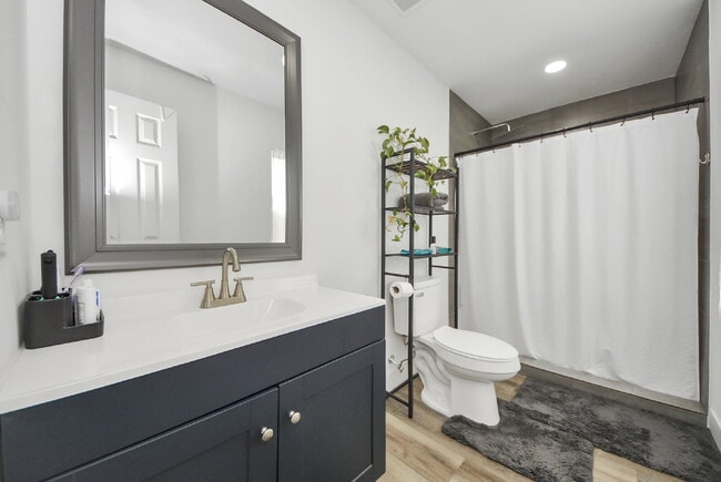 Building Photo - Historic Houston Charm with Modern Comfort Built In