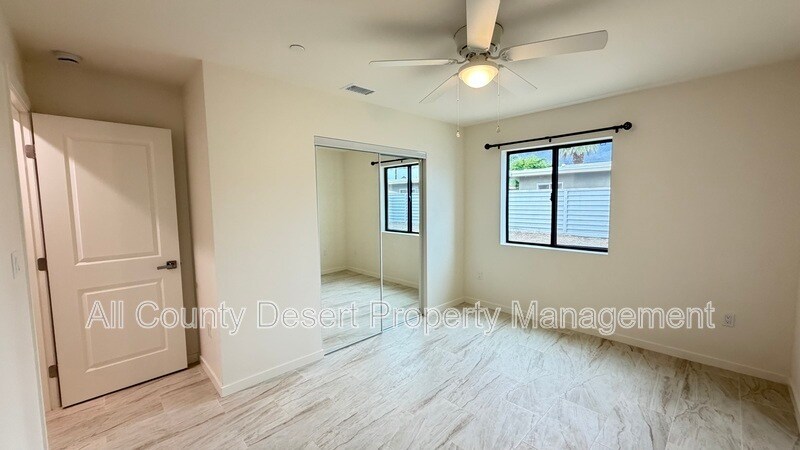 Building Photo - 517 S Mountain View Dr