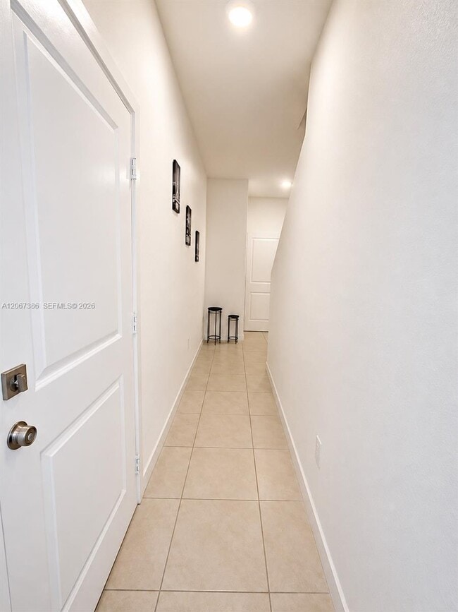 Building Photo - 1181 SW 7th Ct