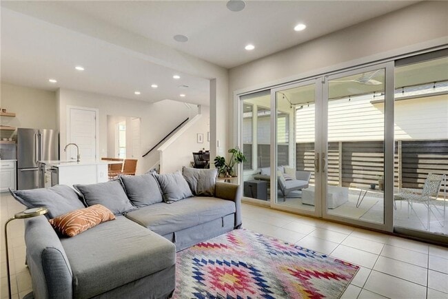 Building Photo - 1508 Arcilla St