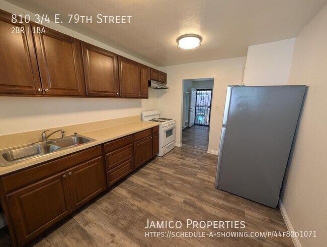 Building Photo - 810 3/4-814 E 79th St