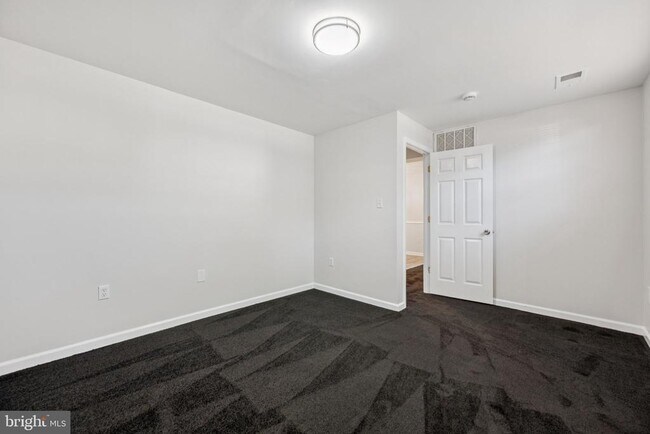 Building Photo - 14910 Cherrywood Dr