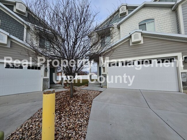 Building Photo - Orem Townhome Central to City Center