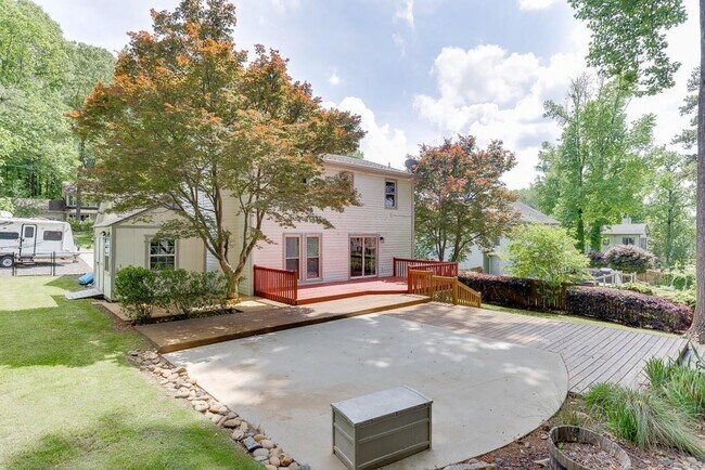 Building Photo - 1813 Rambling Woods Dr NW