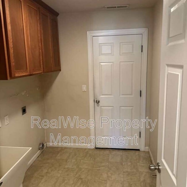 Building Photo - 115 Wagon Wheel Dr