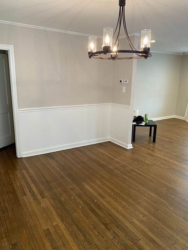 Building Photo - Gorgeous 3-Bedroom Townhouse in Ardmore! Available mid-September!