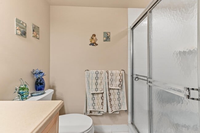 Building Photo - 302 Capri Dr