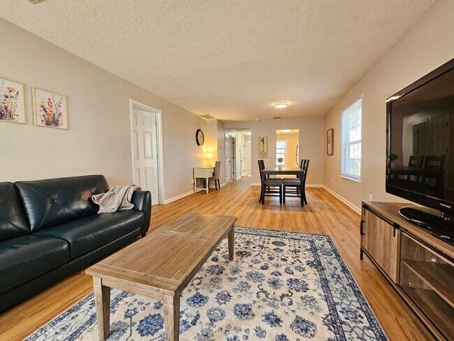 Building Photo - Furnished Mid term Rental