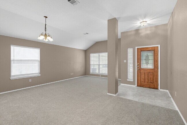 Building Photo - FREE First Month's Rent!