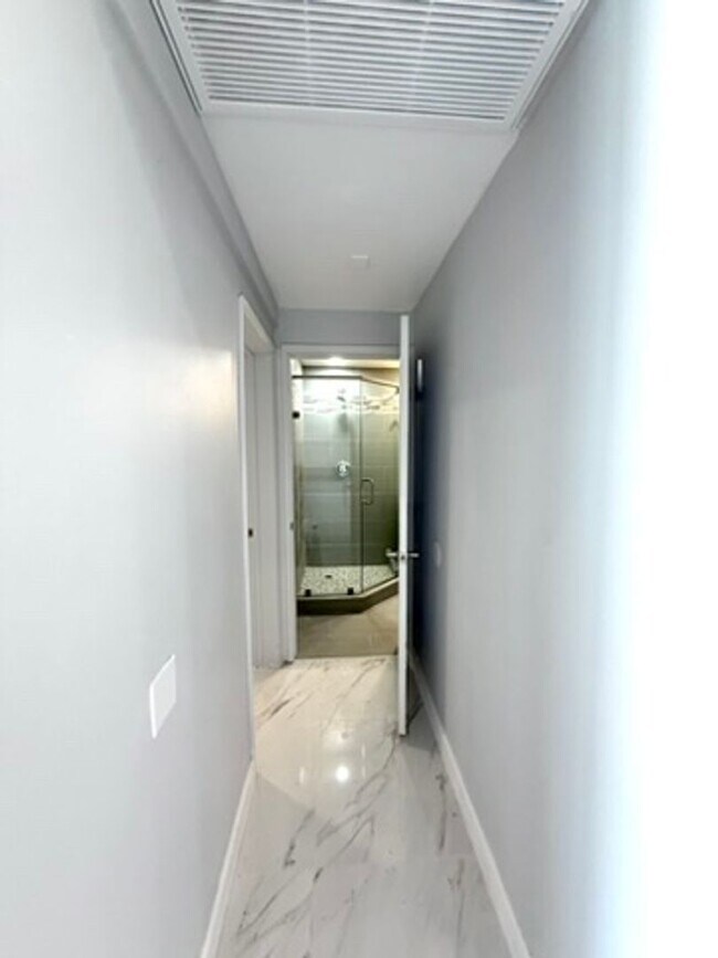 Building Photo - 17112-17116 Ceredo Place