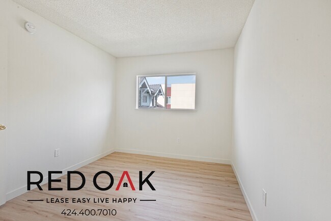 Building Photo - 1341 W 37th Pl