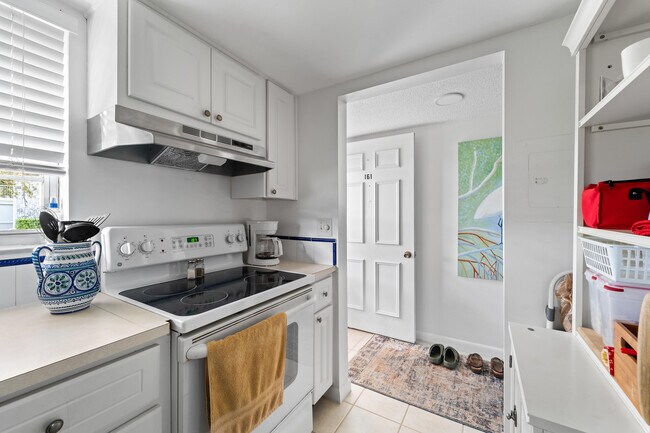Building Photo - 18081 SE Country Club Dr