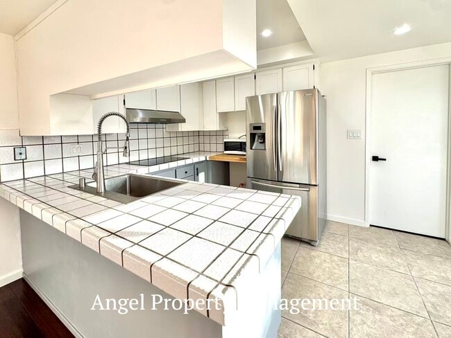 Building Photo - 5804 Shadow Ridge Dr