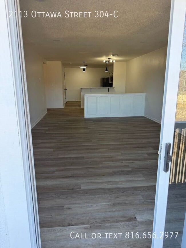 Building Photo - 2113 Ottawa St