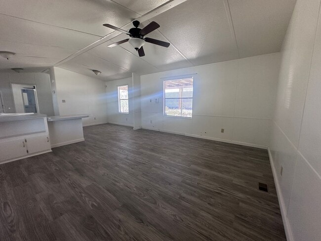 Building Photo - 2br 1Ba Manufactured Home with large Patio Front/Rear yard plus garden area