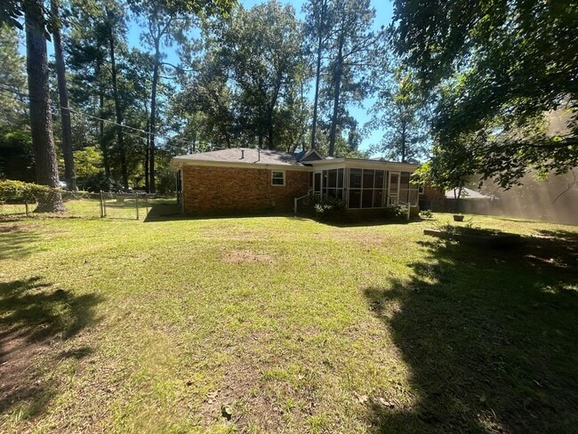 Building Photo - 1427 Woodlawn Ave