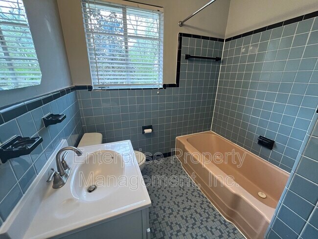 Building Photo - 1215 Mt Moriah Rd