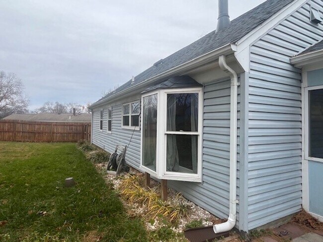 Building Photo - LOVELY CAPE COD WITH 4 BEDS, 2 BATHS AND G...