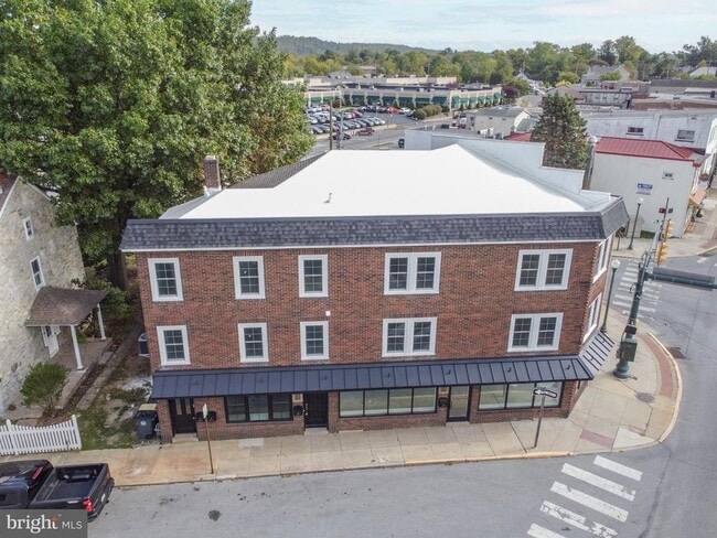 Building Photo - 5 Park Ln