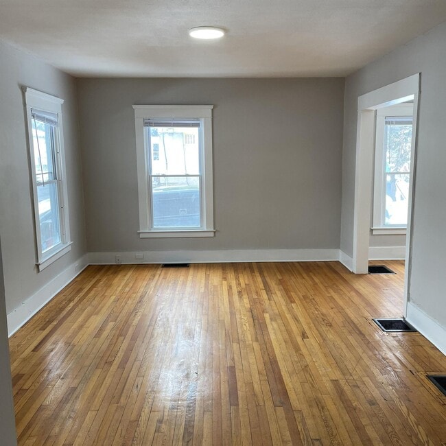 Building Photo - 331 W Ostrander Ave