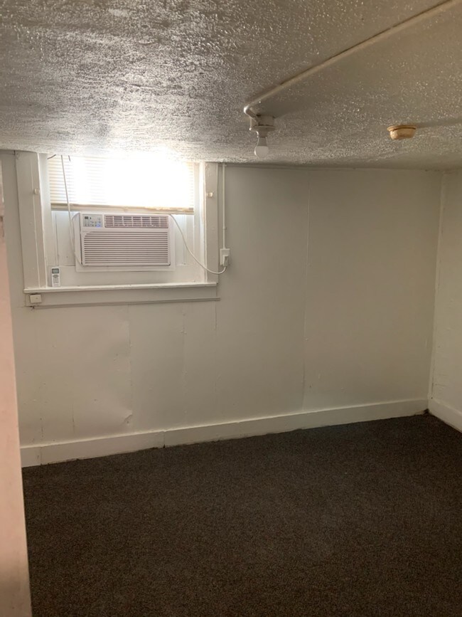 Building Photo - 701 S 42nd St