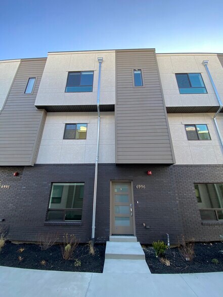 Building Photo - 6996 S Brookhill Dr