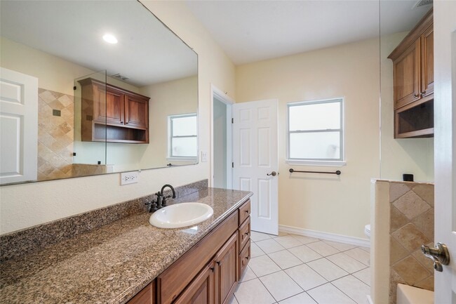 Building Photo - 1213 Wakefield Dr