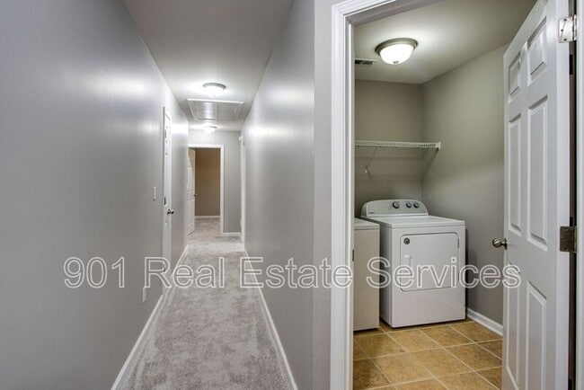 Building Photo - 1413 Island Town Dr