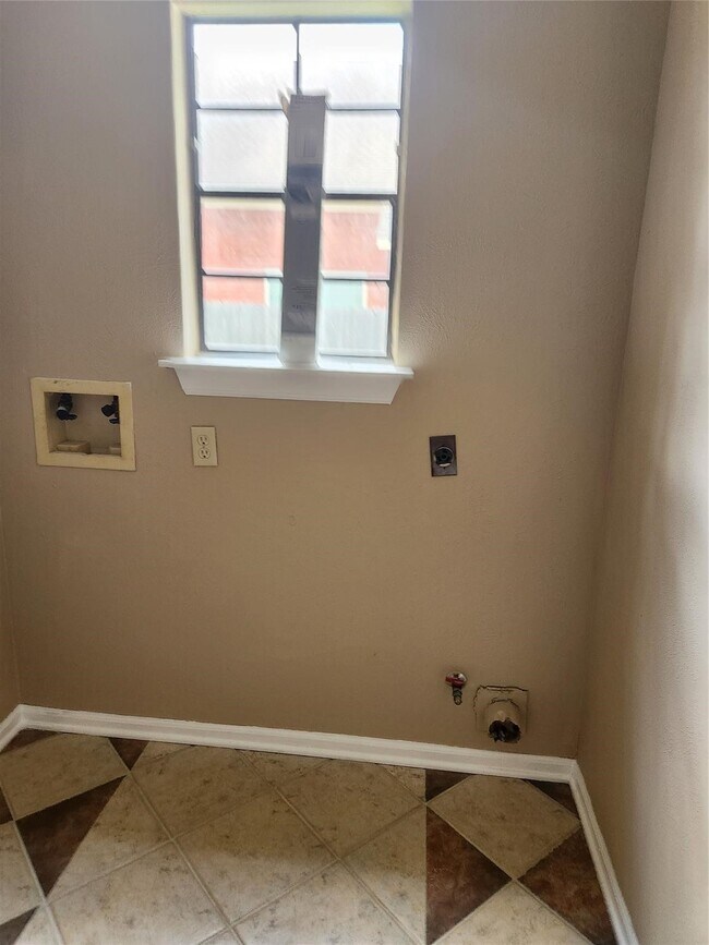 Building Photo - 14562 Oak Chase Dr