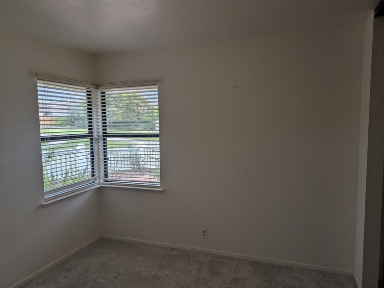 bedroom - 887 Marigold Ct