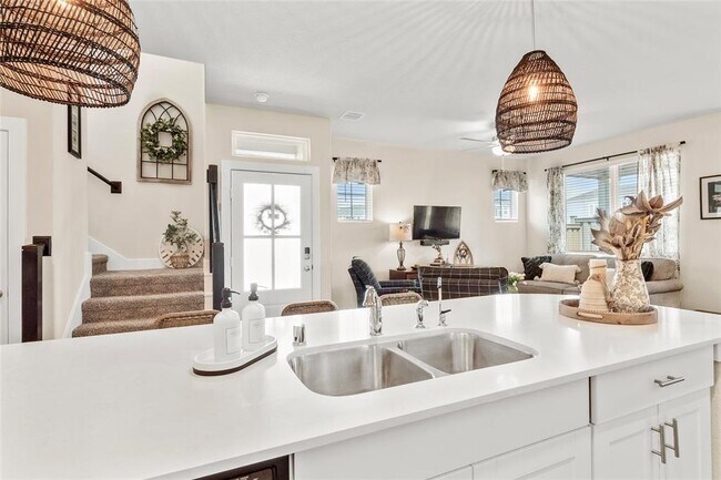 Building Photo - 614 Seabreeze Dr