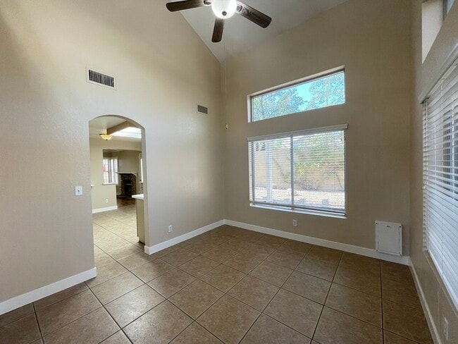 Building Photo - Carry Over Showing: This property has been...