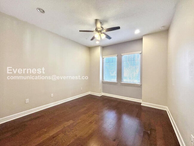 Building Photo - 13873 Benavente Ave