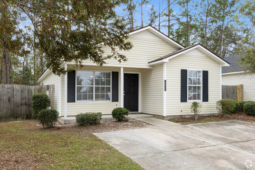 Primary Photo - West Towne Cottages