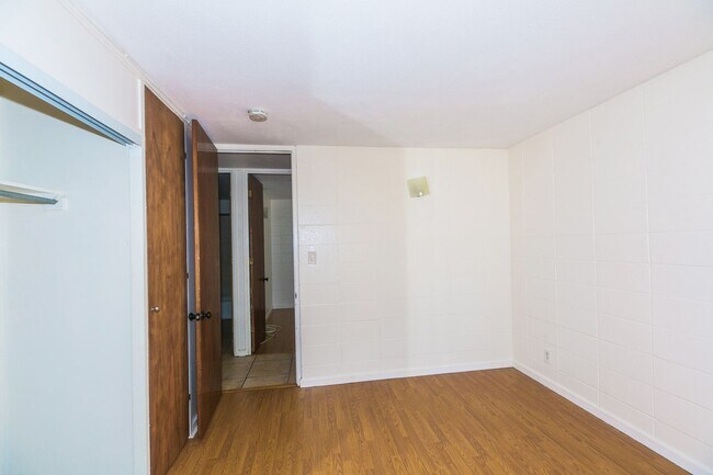 Building Photo - Bishop Manor Unit 22