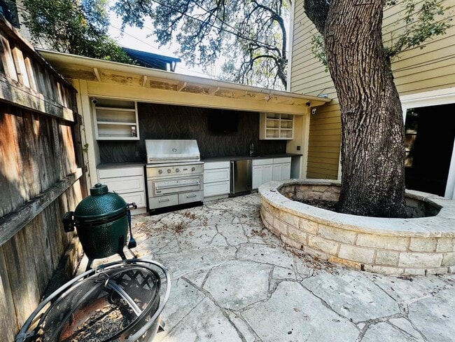 Building Photo - 1702 Newning Ave