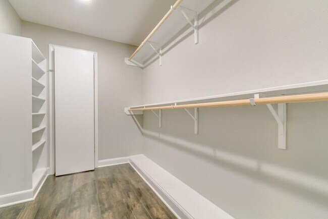 Building Photo - 14022 Ragus Lake Dr