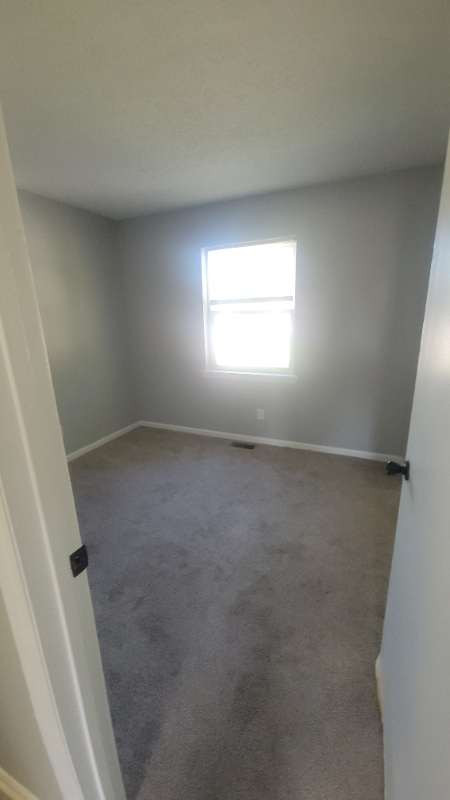 Building Photo - 102 Glissade Dr
