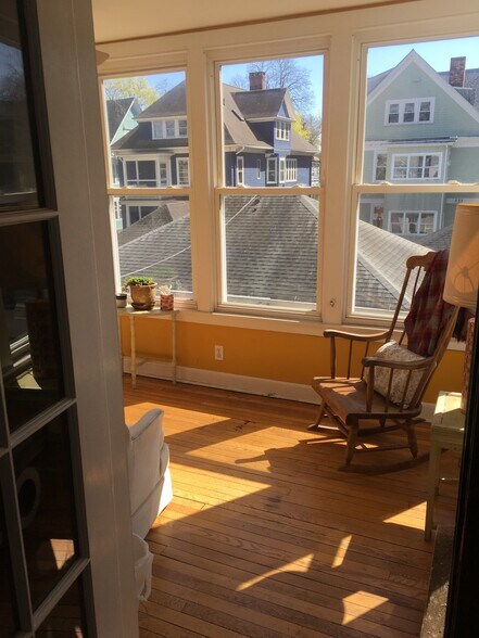 veranda - 266 Willow St