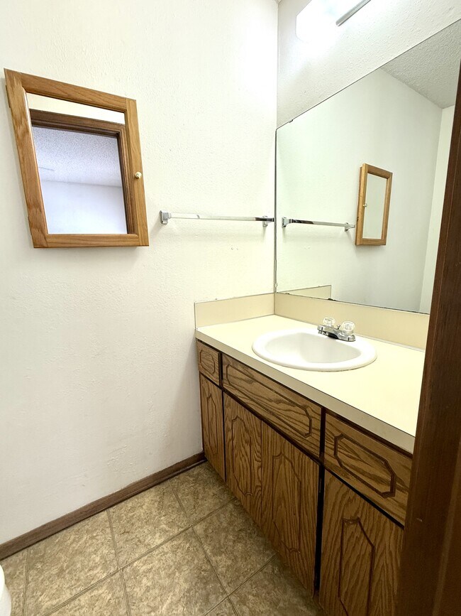 Building Photo - 2208 Shenandoah Dr
